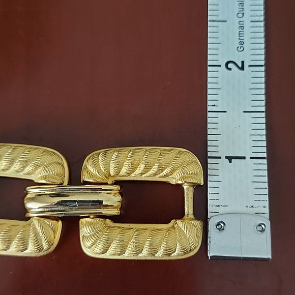 Authentic Givenchy Gold Tone oversized bracelet - Picture 9 of 10